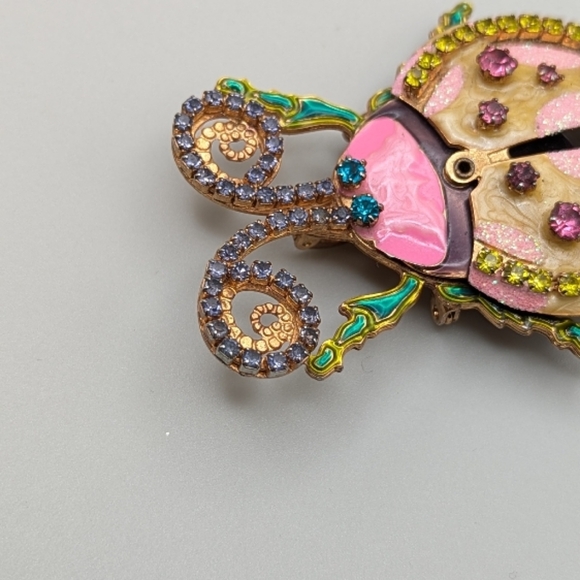 Lunch at the Ritz 2GO Crystal Studded Ladybug Brooch Pendant - Picture 4 of 7